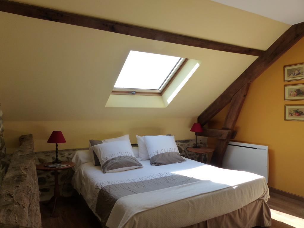 Maison D'Hotes Les 3 Baudets Issor Bagian luar foto
