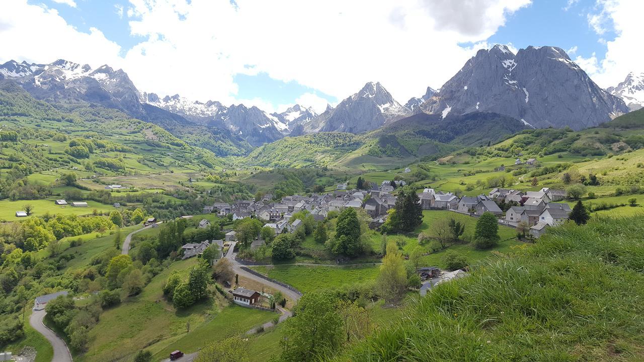 Maison D'Hotes Les 3 Baudets Issor Bagian luar foto