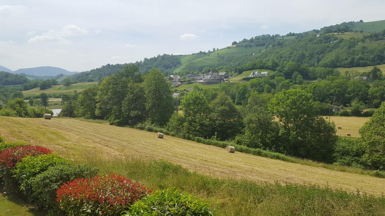 Maison D'Hotes Les 3 Baudets Issor Bagian luar foto